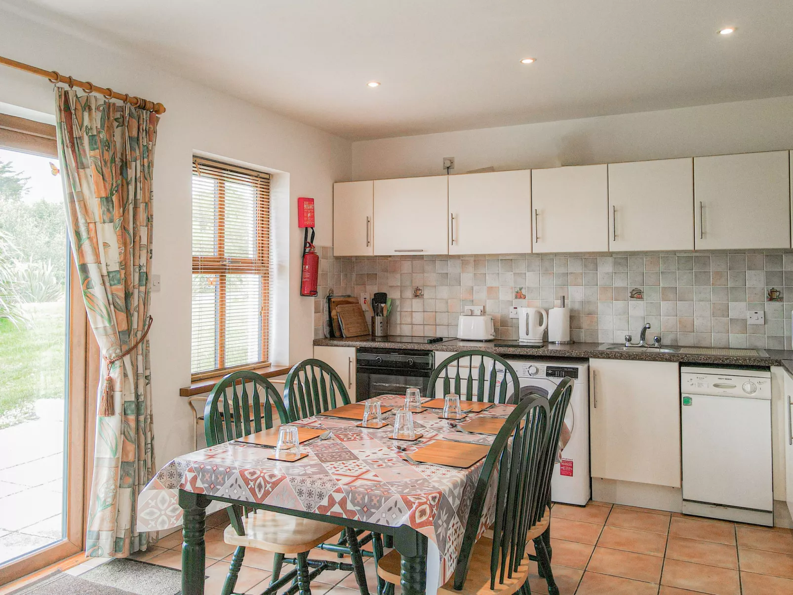 Achill Sound HV No 9-Inside