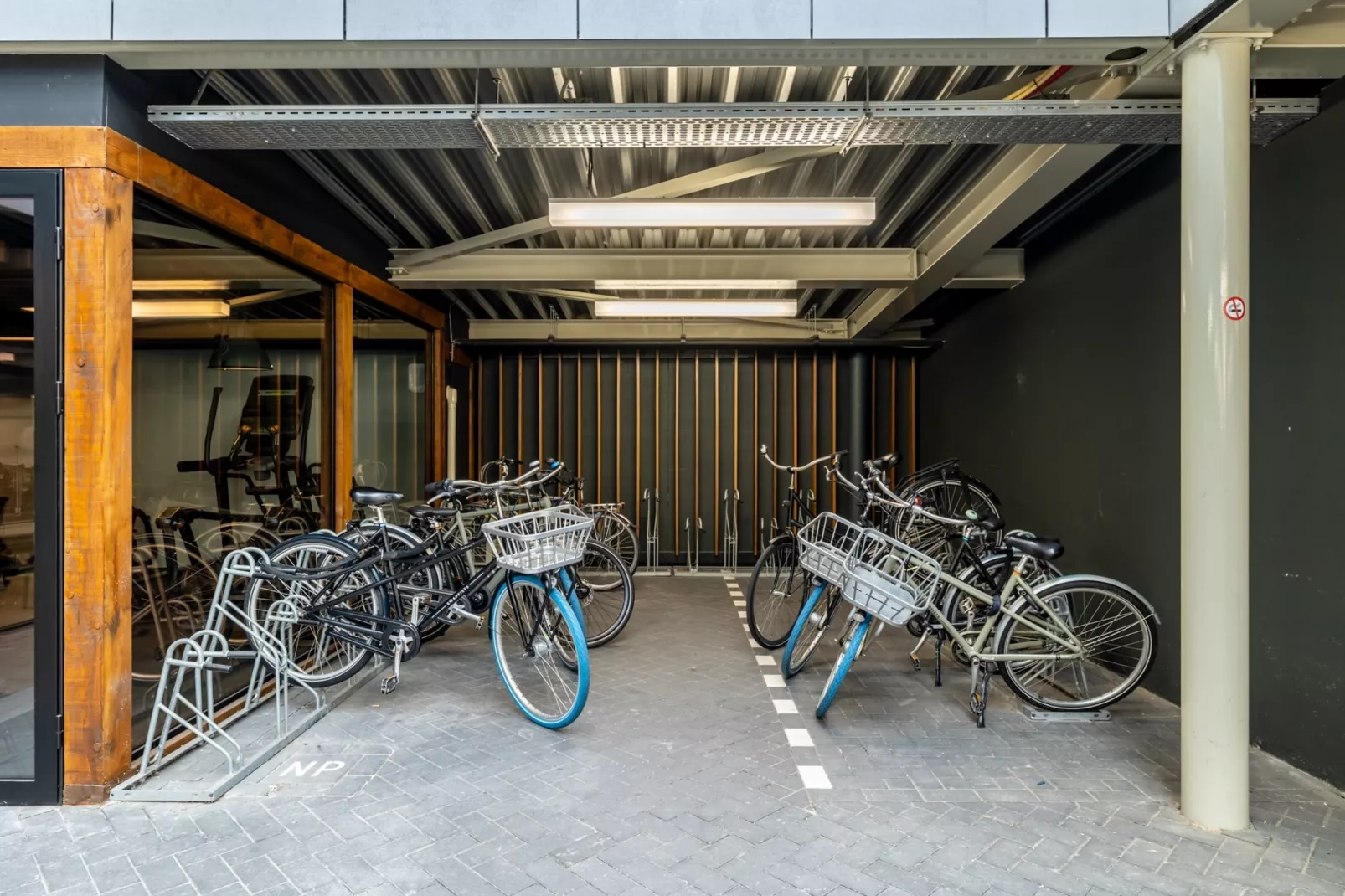 Toren van Oud 4-Facilities