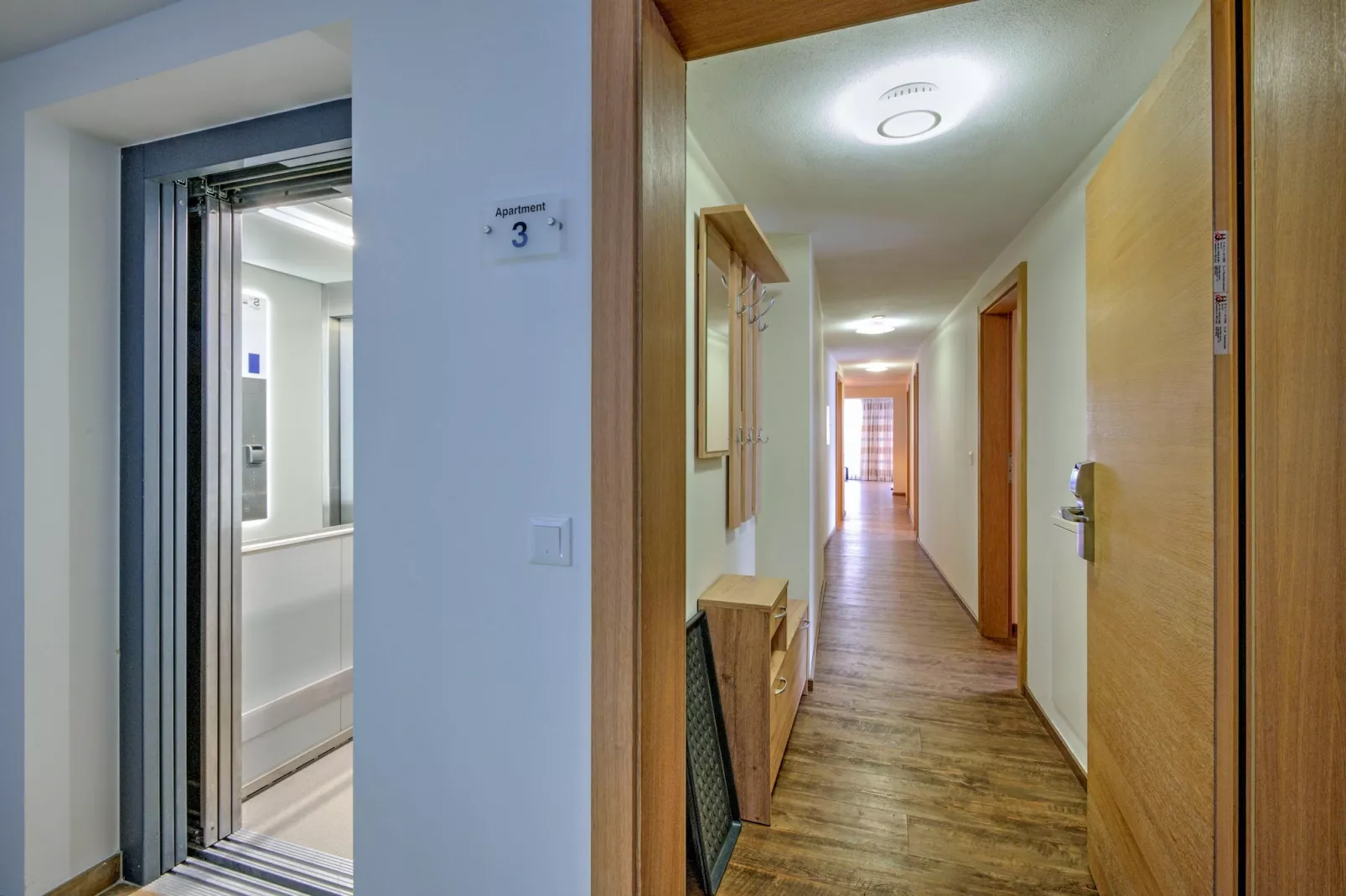 Brunner Apartment Top 3-Flur