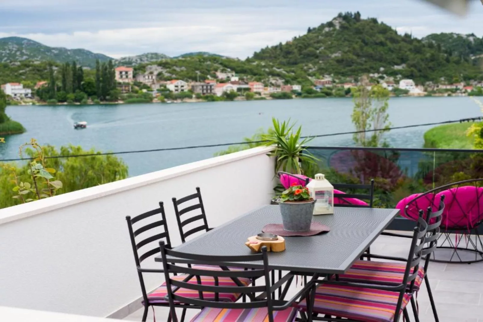 Two-Bedroom Apartment With Lake View-Terrasse