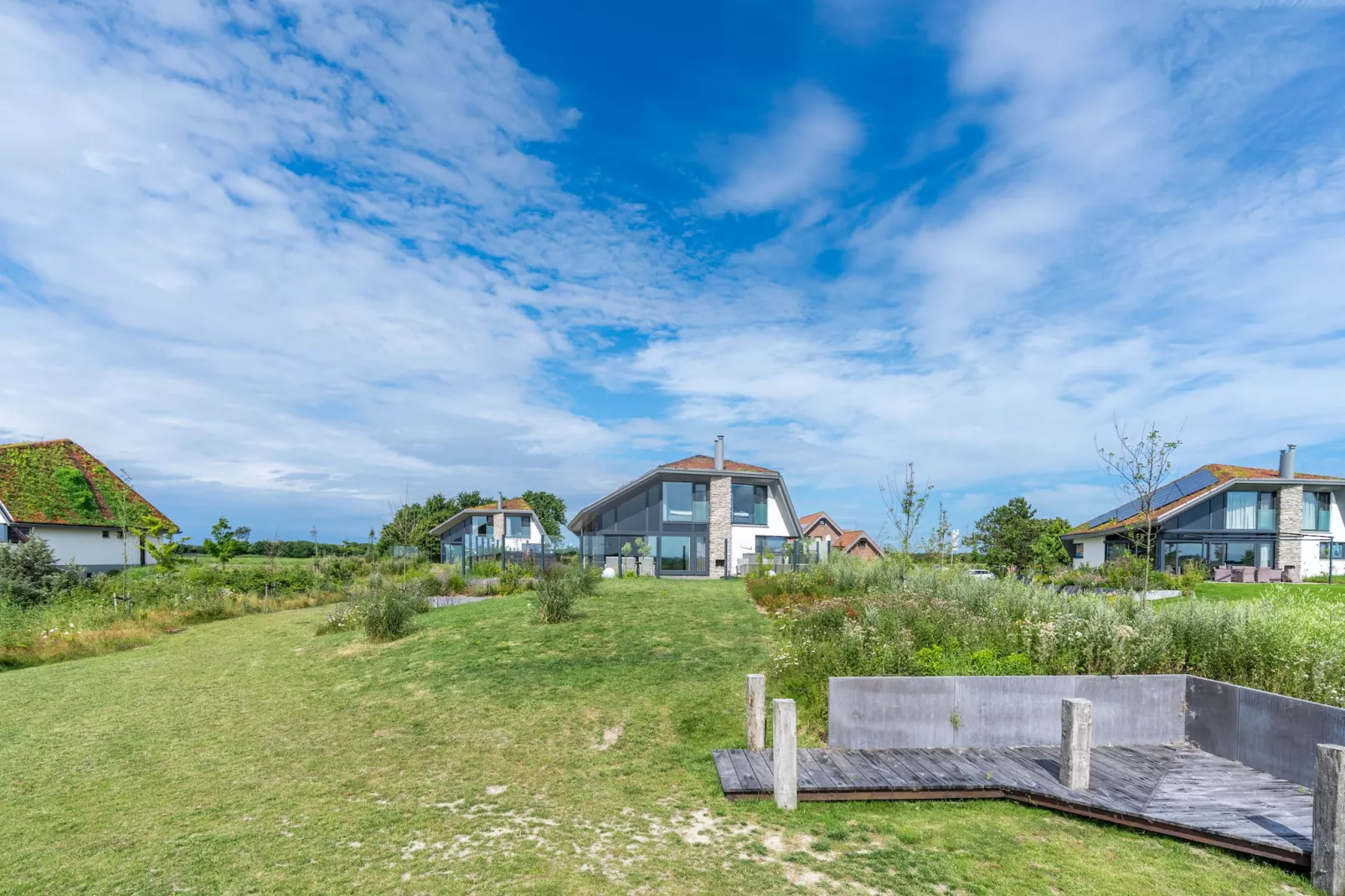 Waalerburght 18-Gardens in summer