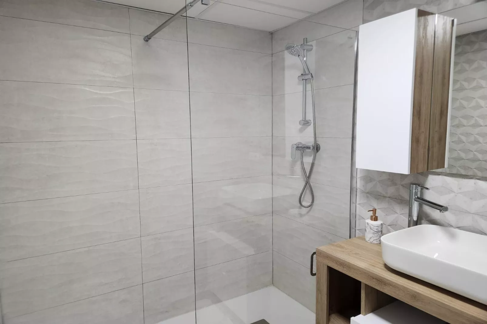 CT 339 AL - Faro's Paraiso de Vera Apartment-Bathroom