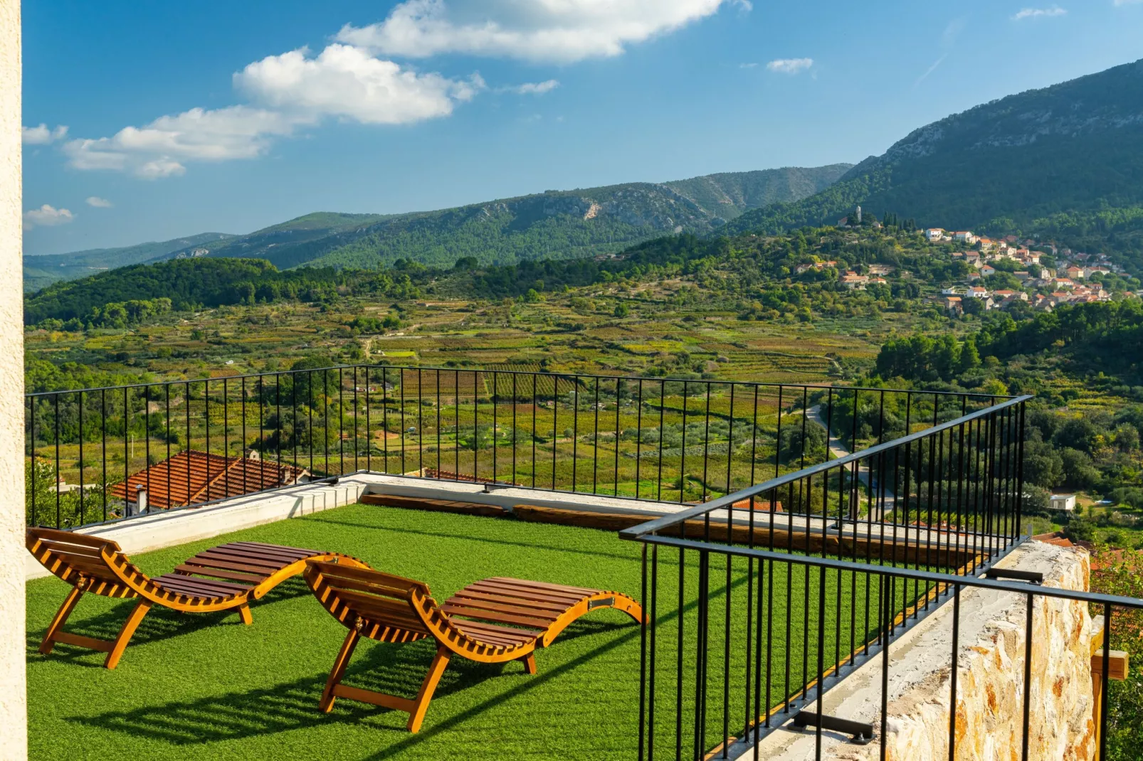 Authentic Villa Fisola-View in summer