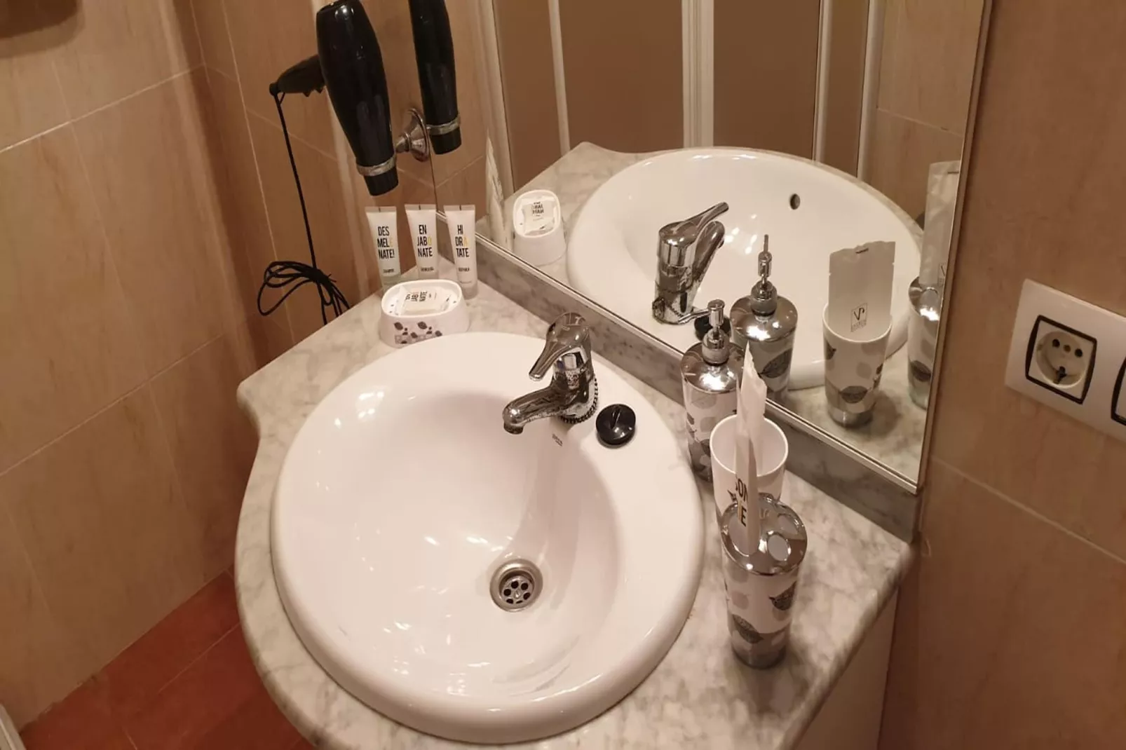 CT 370 AL - Faro's Veraplaya Naturista Apartment-Bathroom