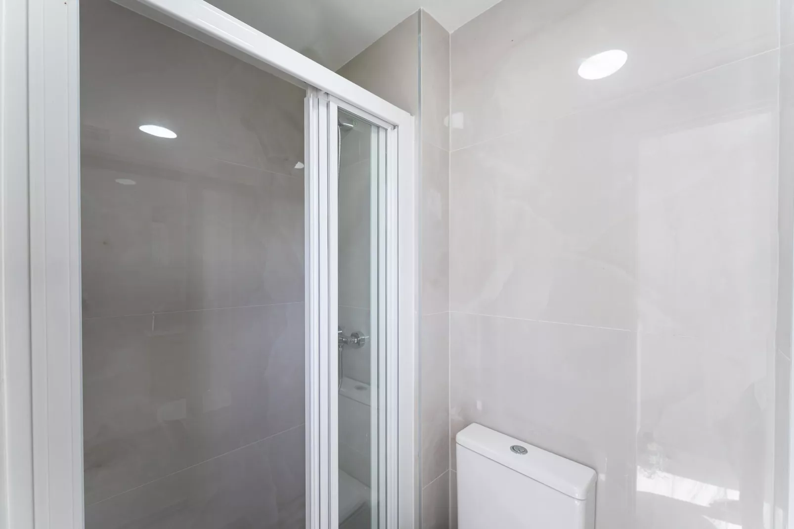 CT 393 - Faro's Soulrise Rooftop - Marbella Beach-Bathroom