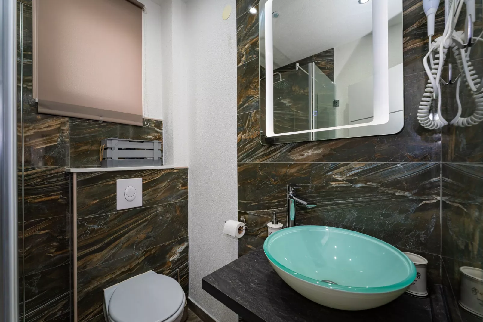 Apartment Nikita with private pool-Bathroom