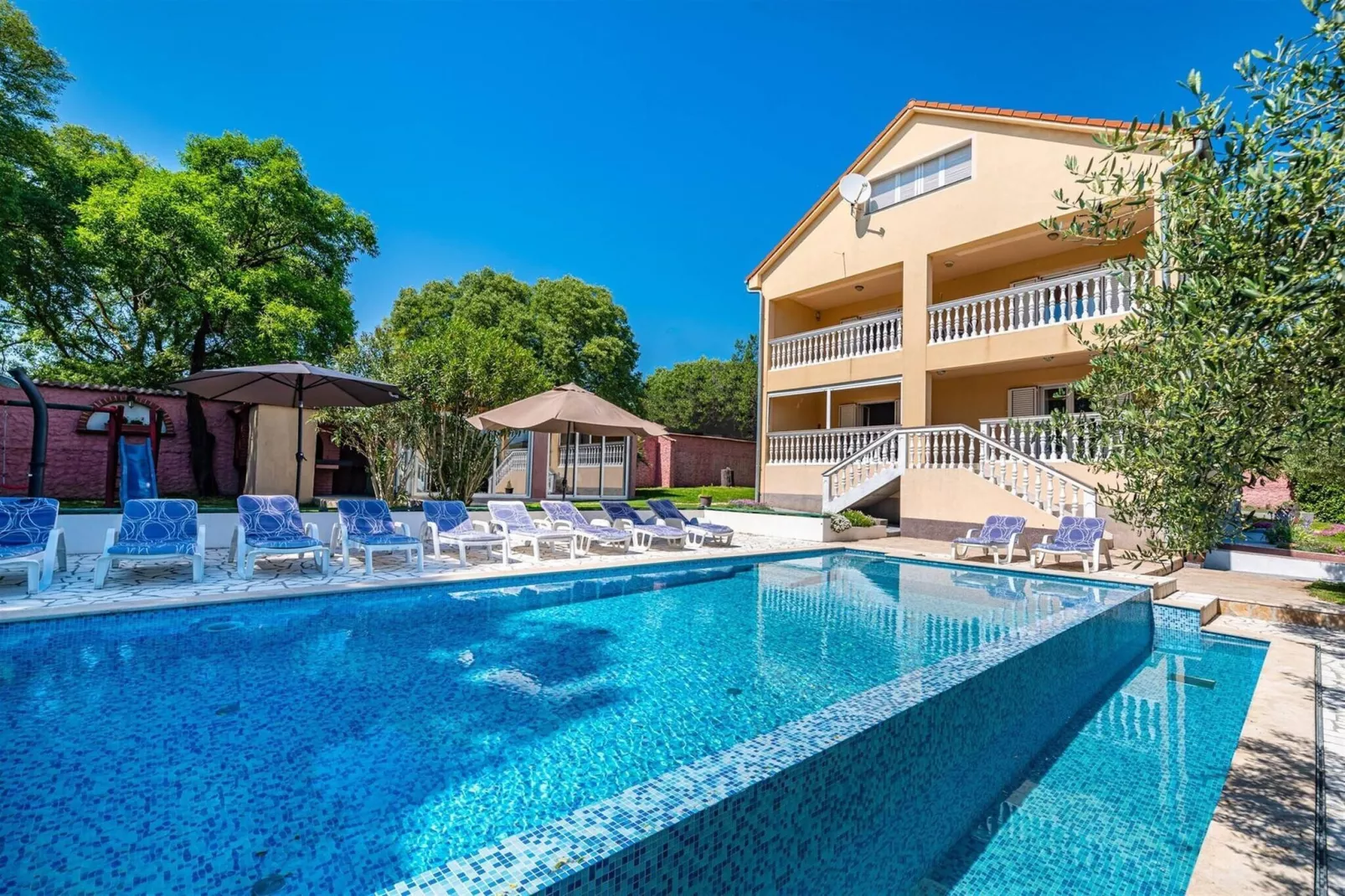 Holiday home Blanka-Piscine