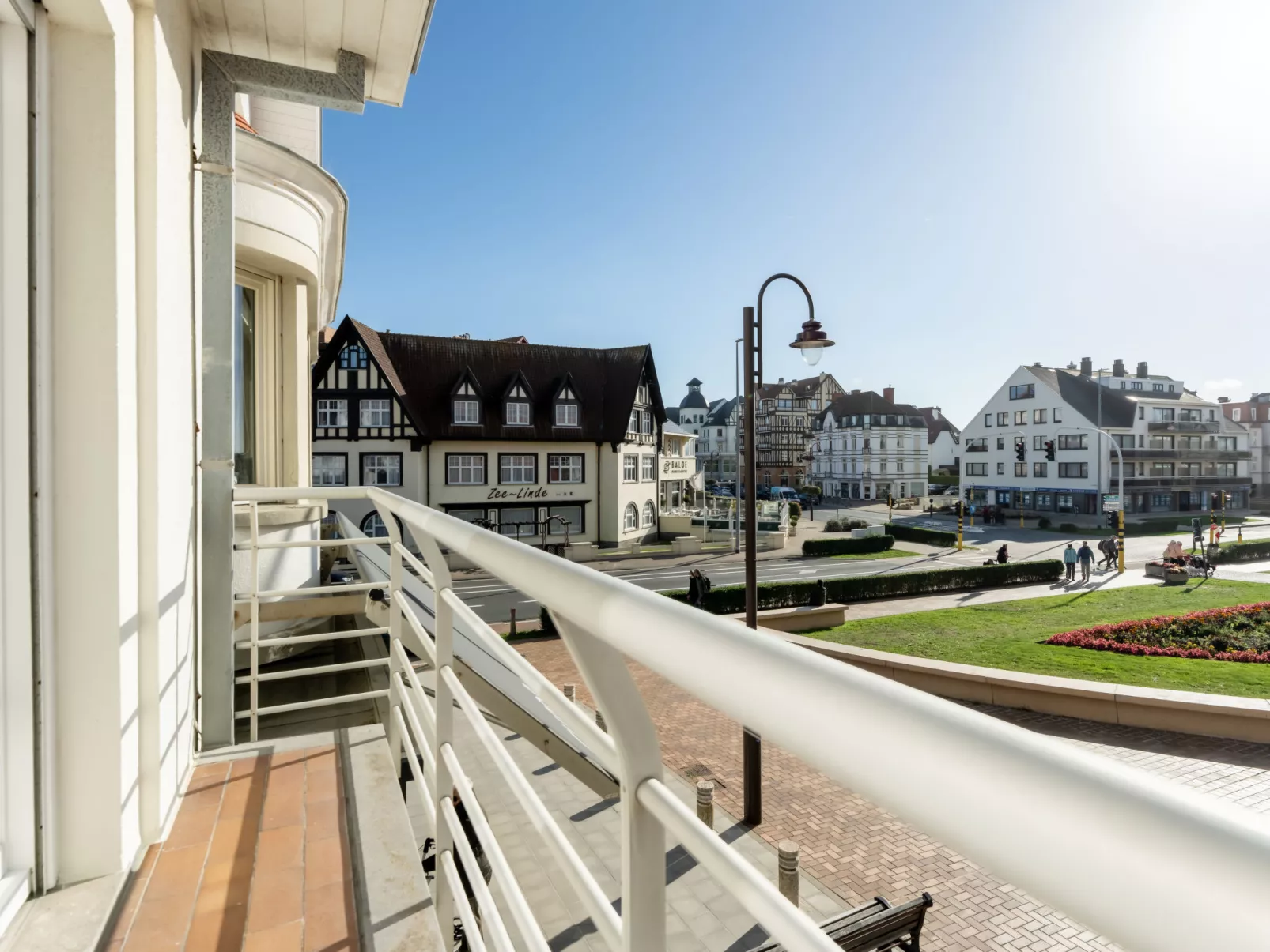 Marie Antoinette close by the sea-Outside