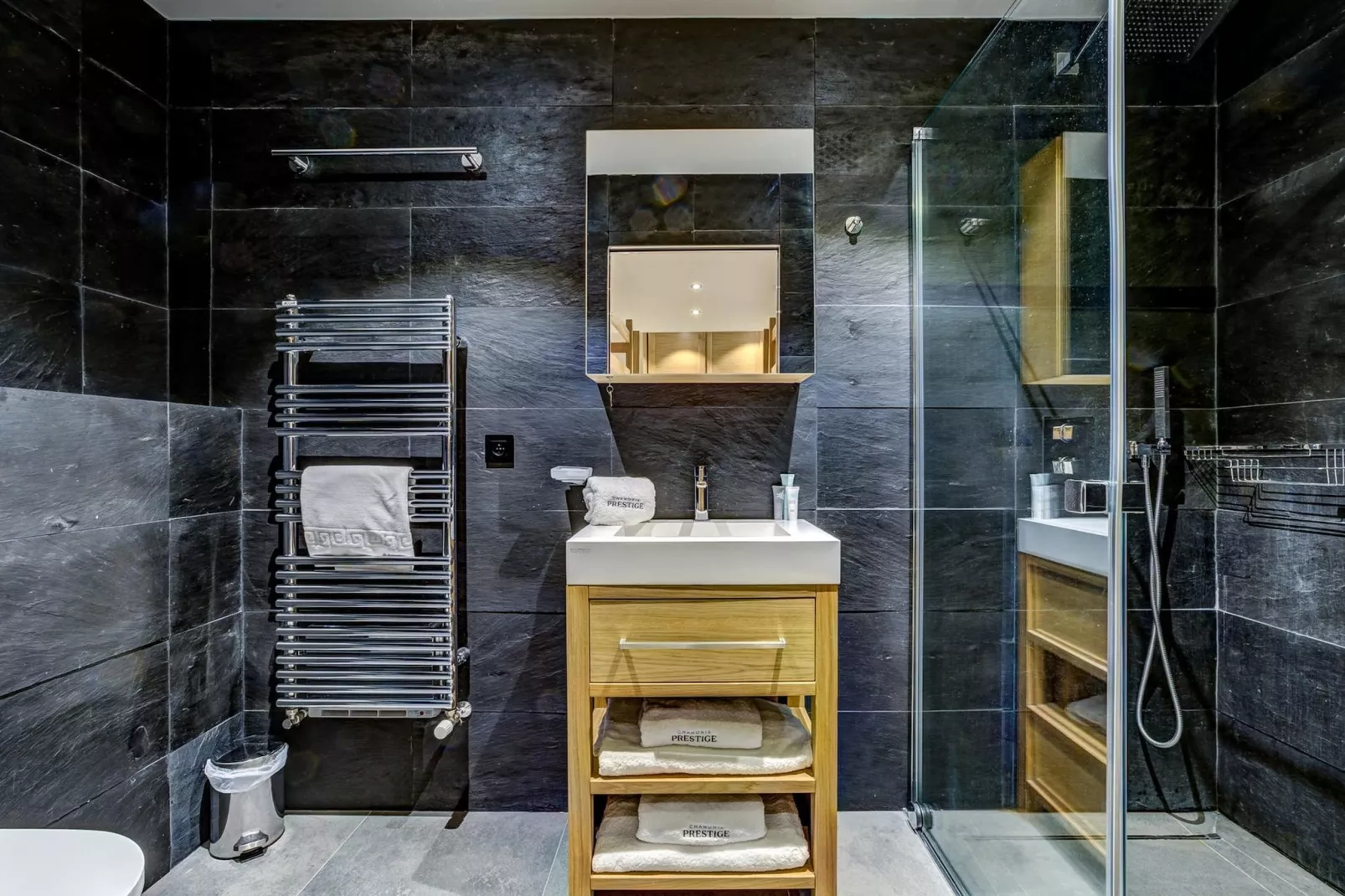 Black Pearl-Badezimmer