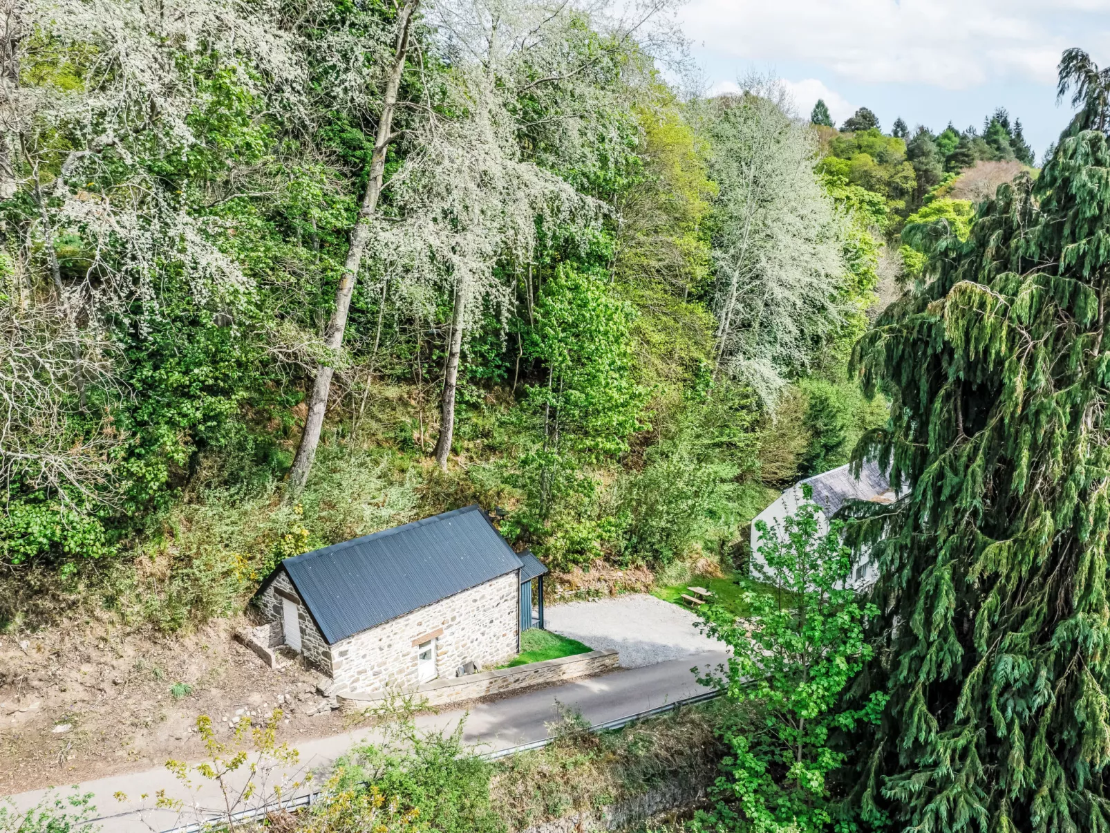 Wayside Bothy-Outside