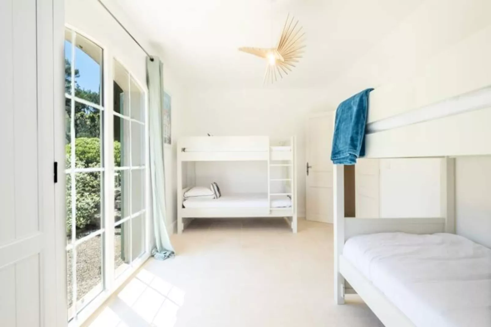 Résidence Bijou De 280m2 Et Piscine à Débordement Au Calme Absolu-Untagged