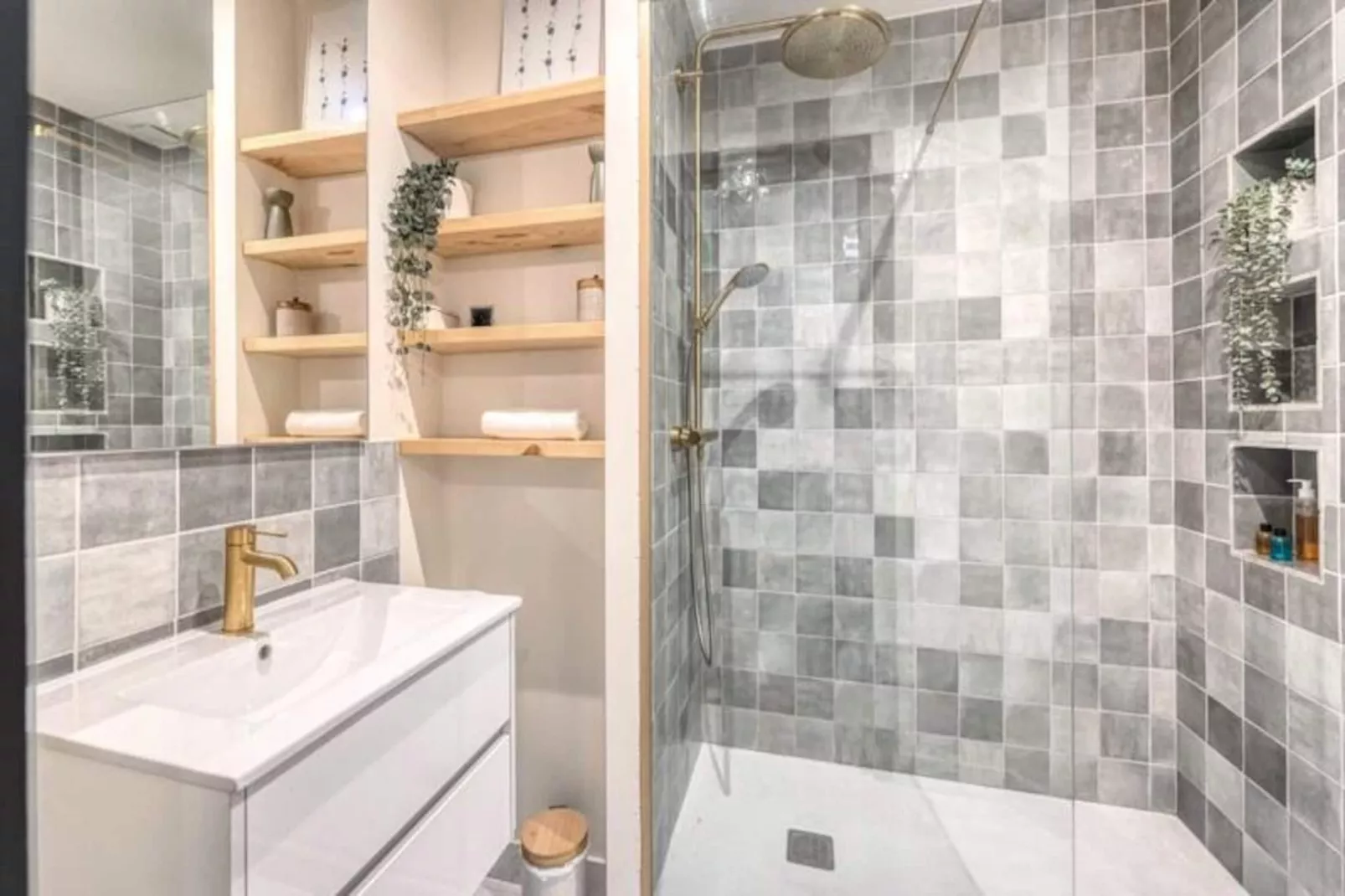 | The Precious 💎 Paul Mistral-Nicht zugeordnet