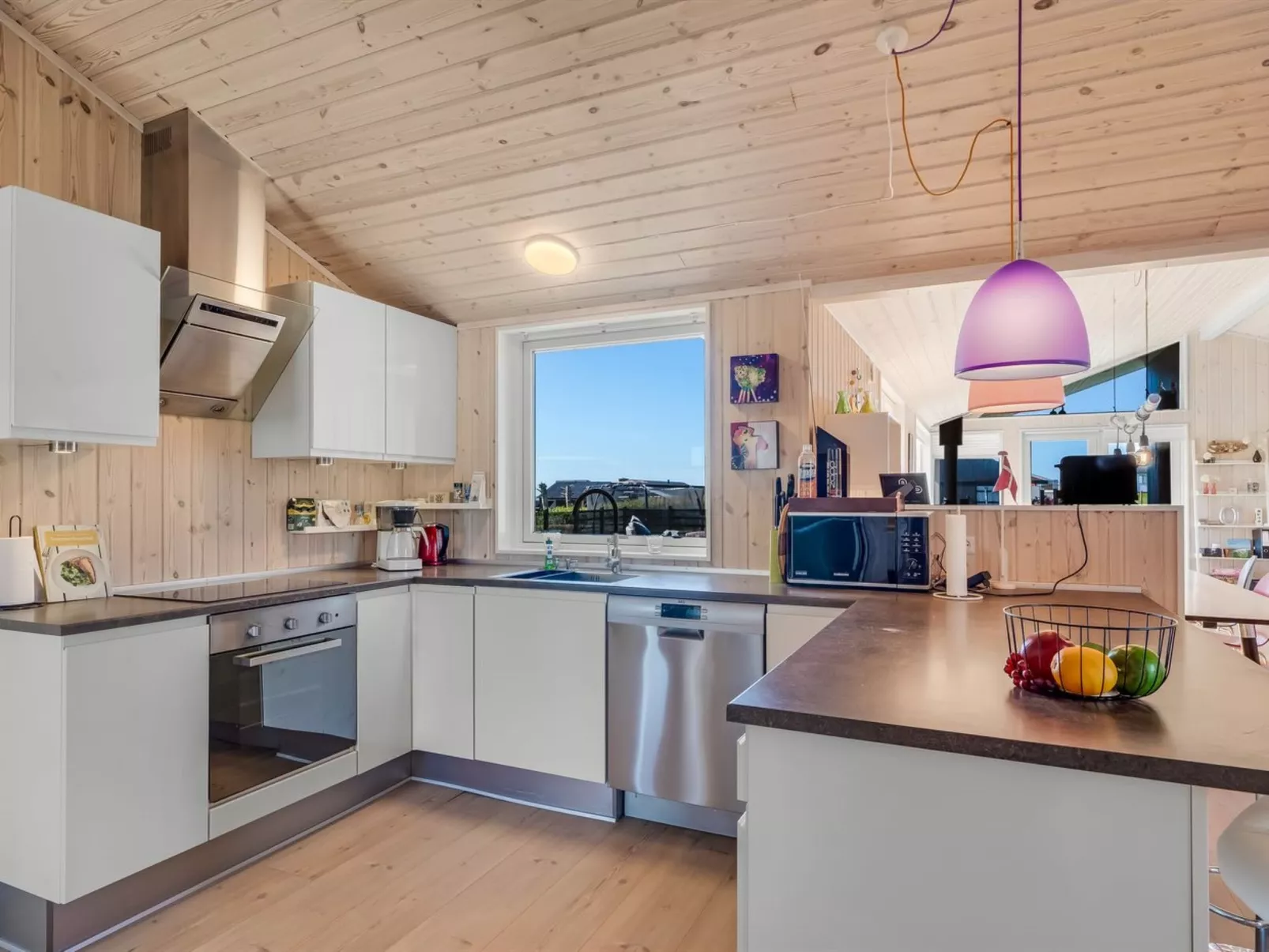 "Ginia" - 150m to the fjord-Drinnen