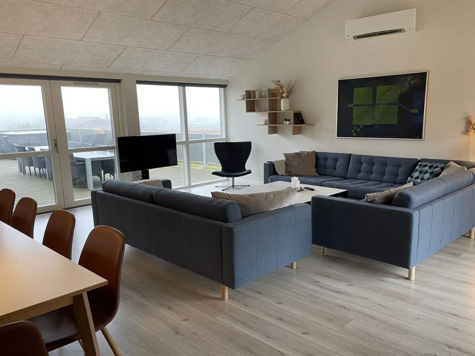 "Yakari" - 300m from the sea-Inside