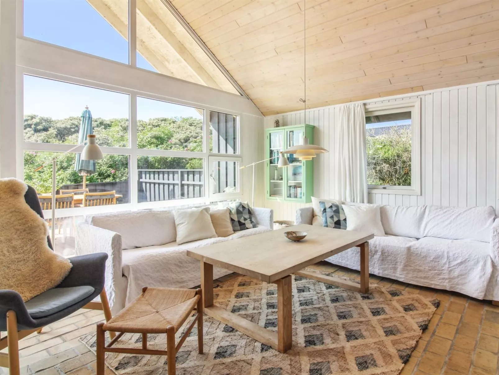 "Harry" - 100m from the sea-Dedans