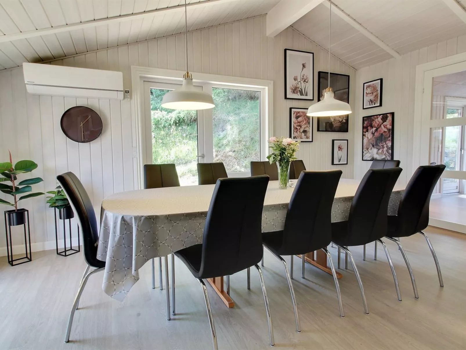 "Sirka" - 200m from the sea-Drinnen