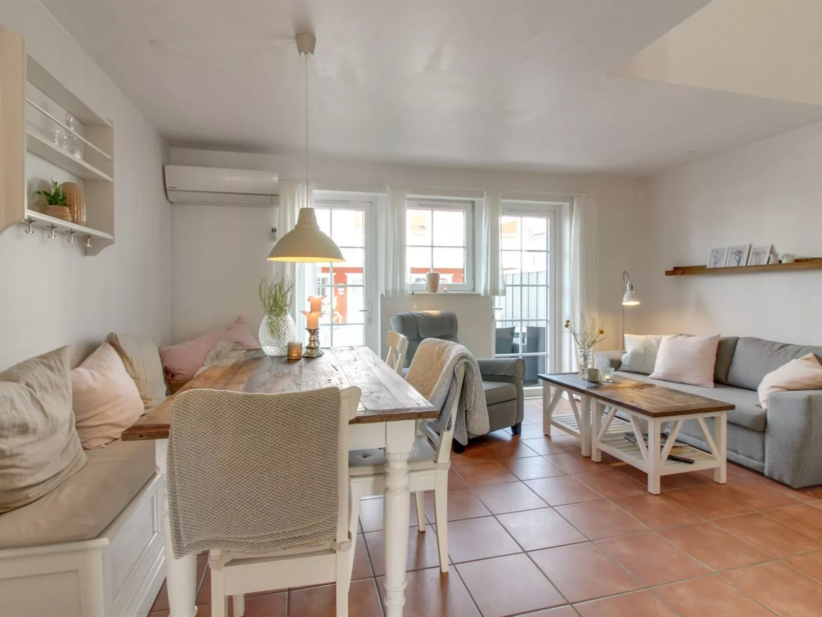 "Vinny" - 1.2km from the sea-Dedans