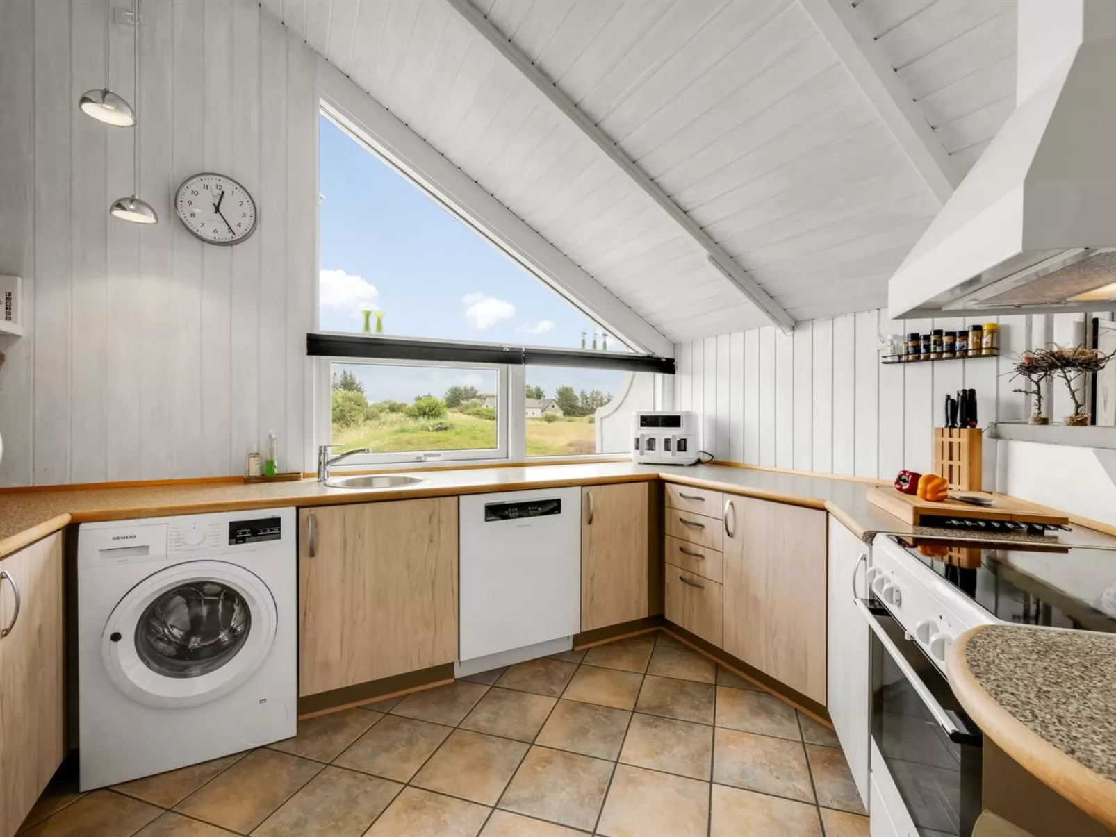 "Cyrill" - 250m to the fjord-Dedans