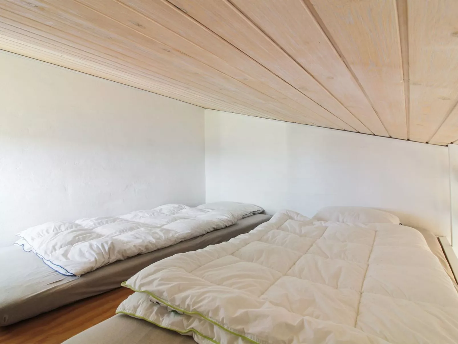 "Judeth" - 300m from the sea-Dedans