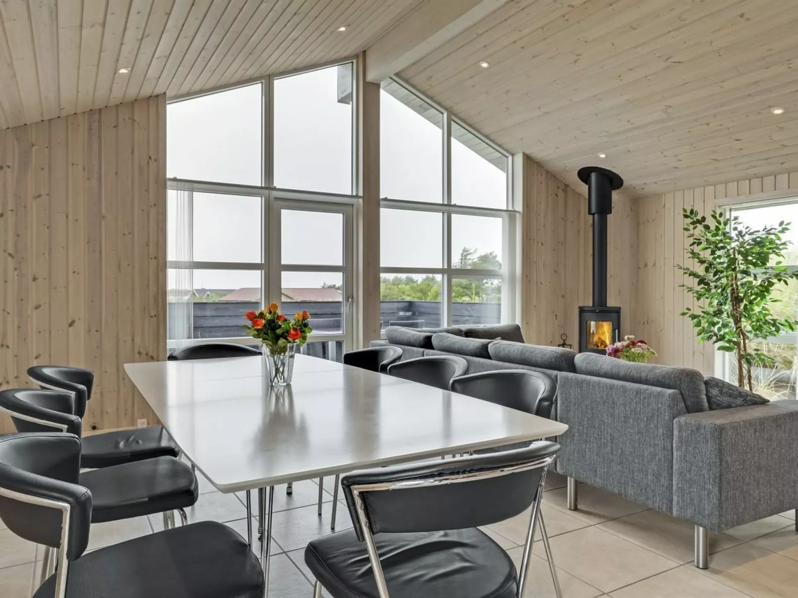 "Mavis" - 800m from the sea-Inside