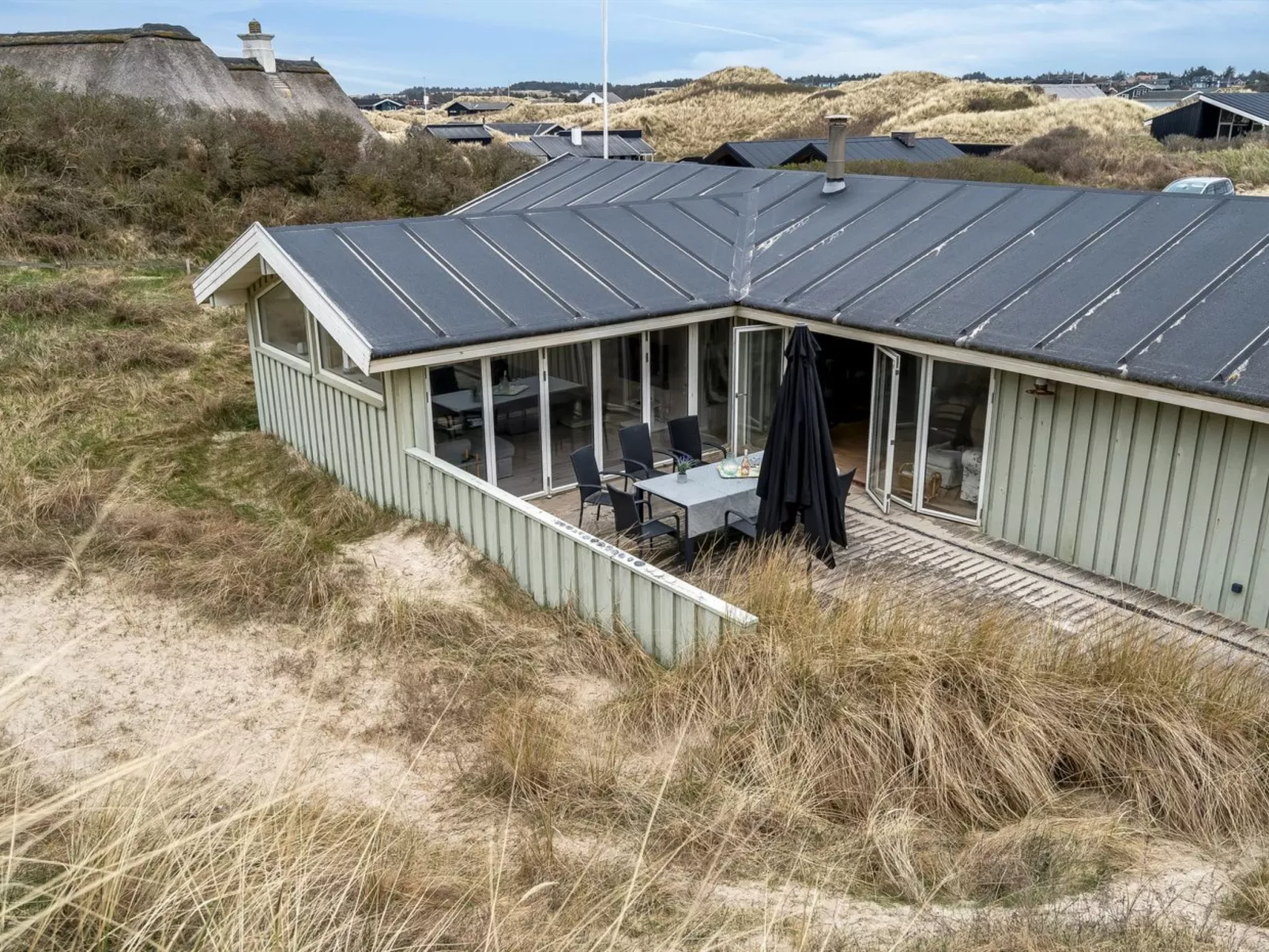 "Erwith" - 50m from the sea-Outside