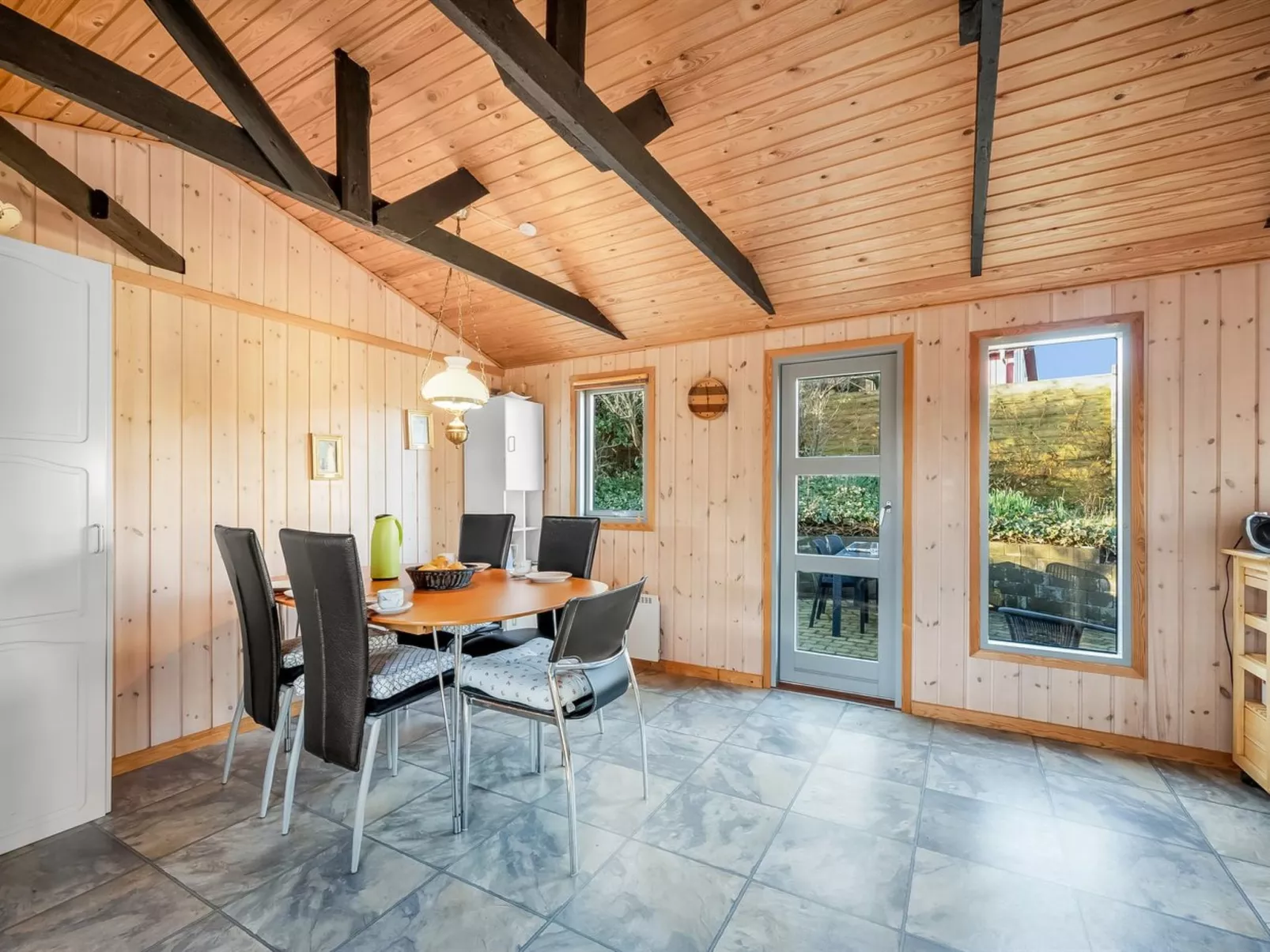 "Alpi" - 250m to the fjord-Inside