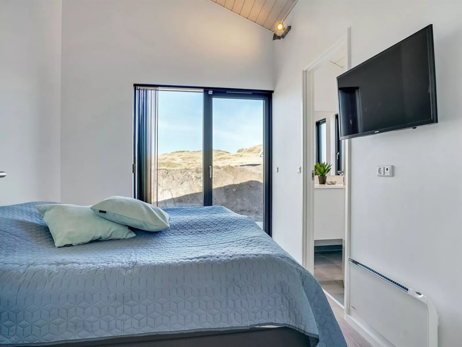 "Aiko" - 50m from the sea-Drinnen