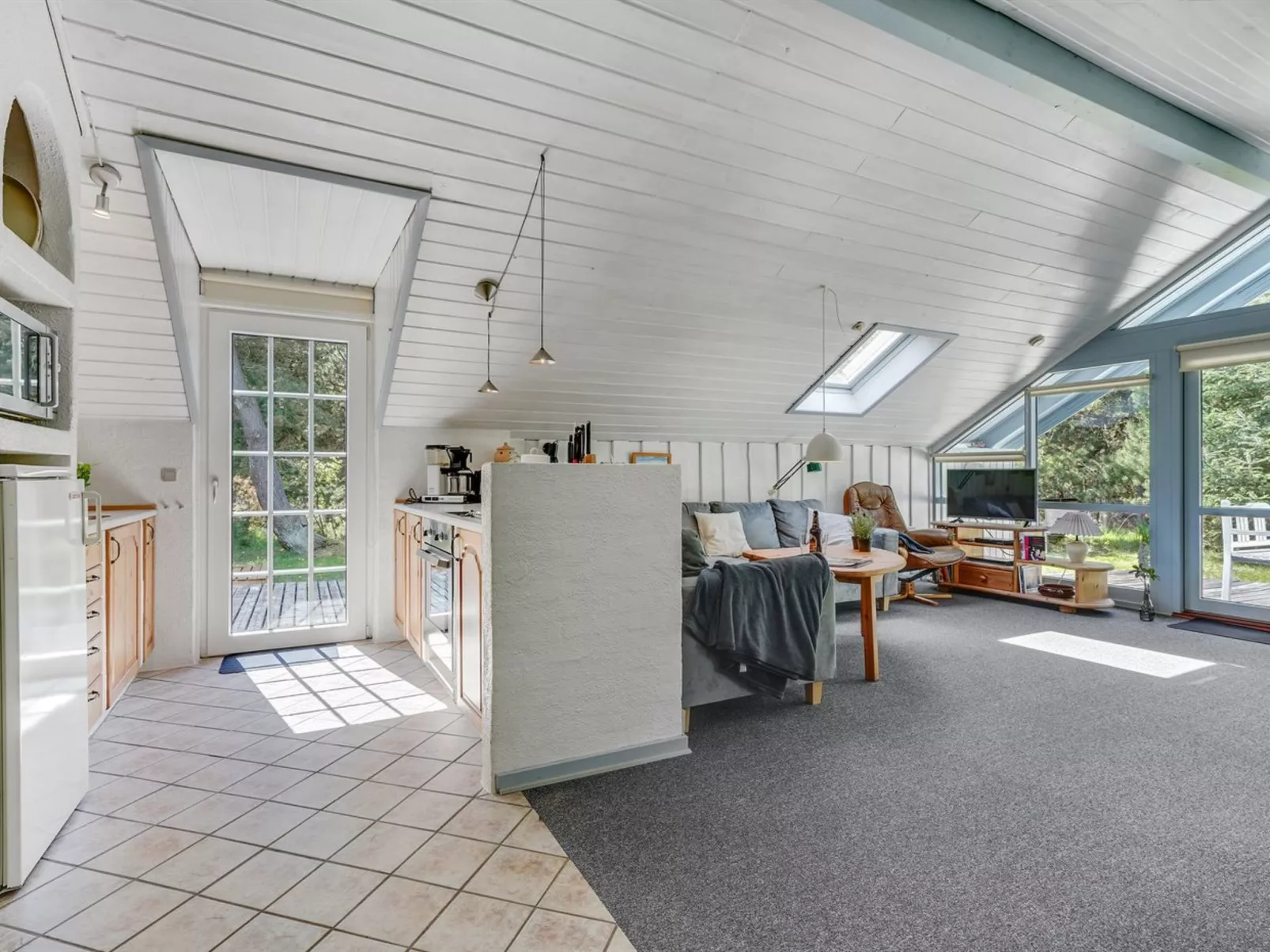 "Lenia" - 1km from the sea-Inside