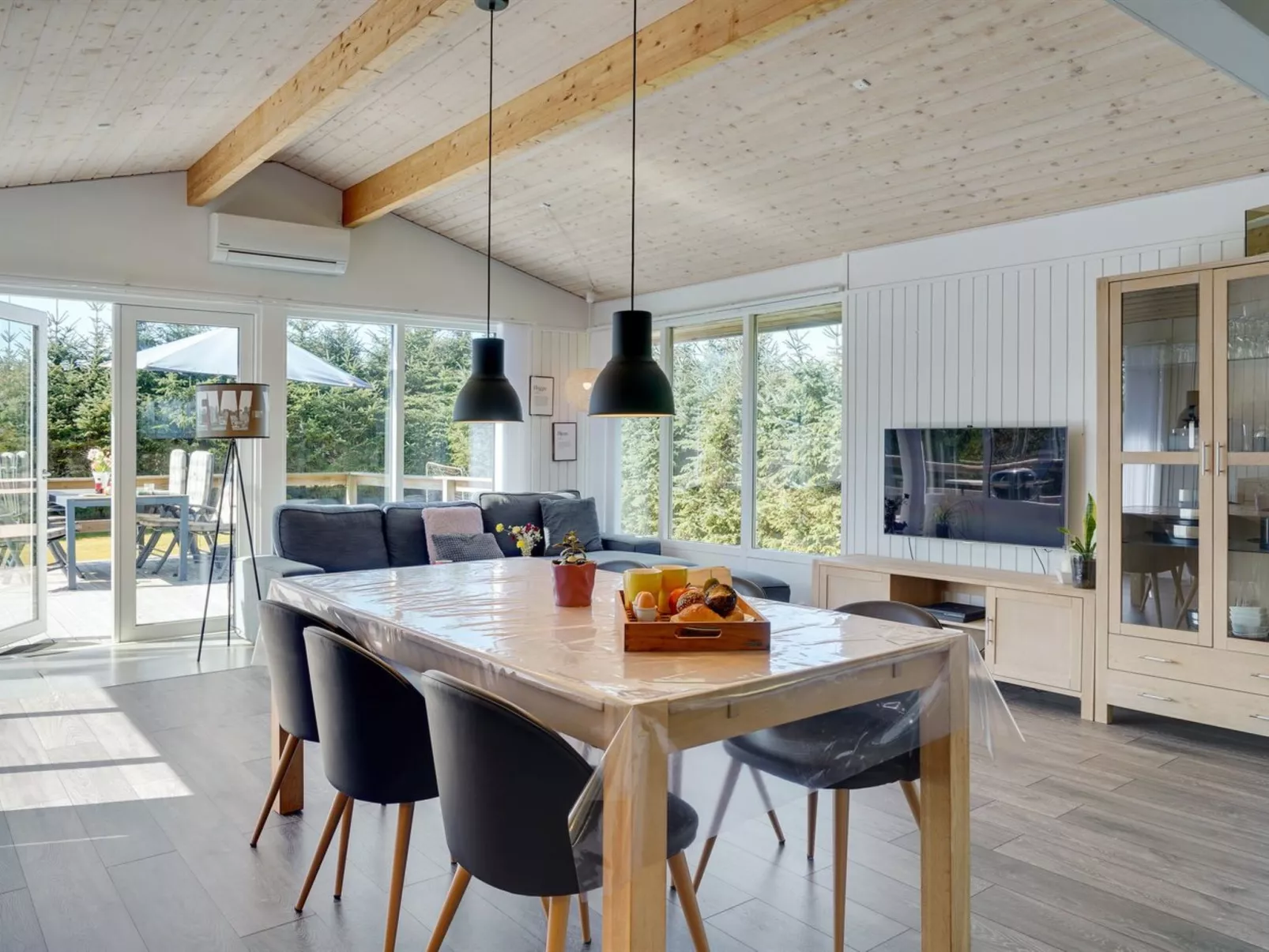 "Matilde" - 400m to the fjord-Inside