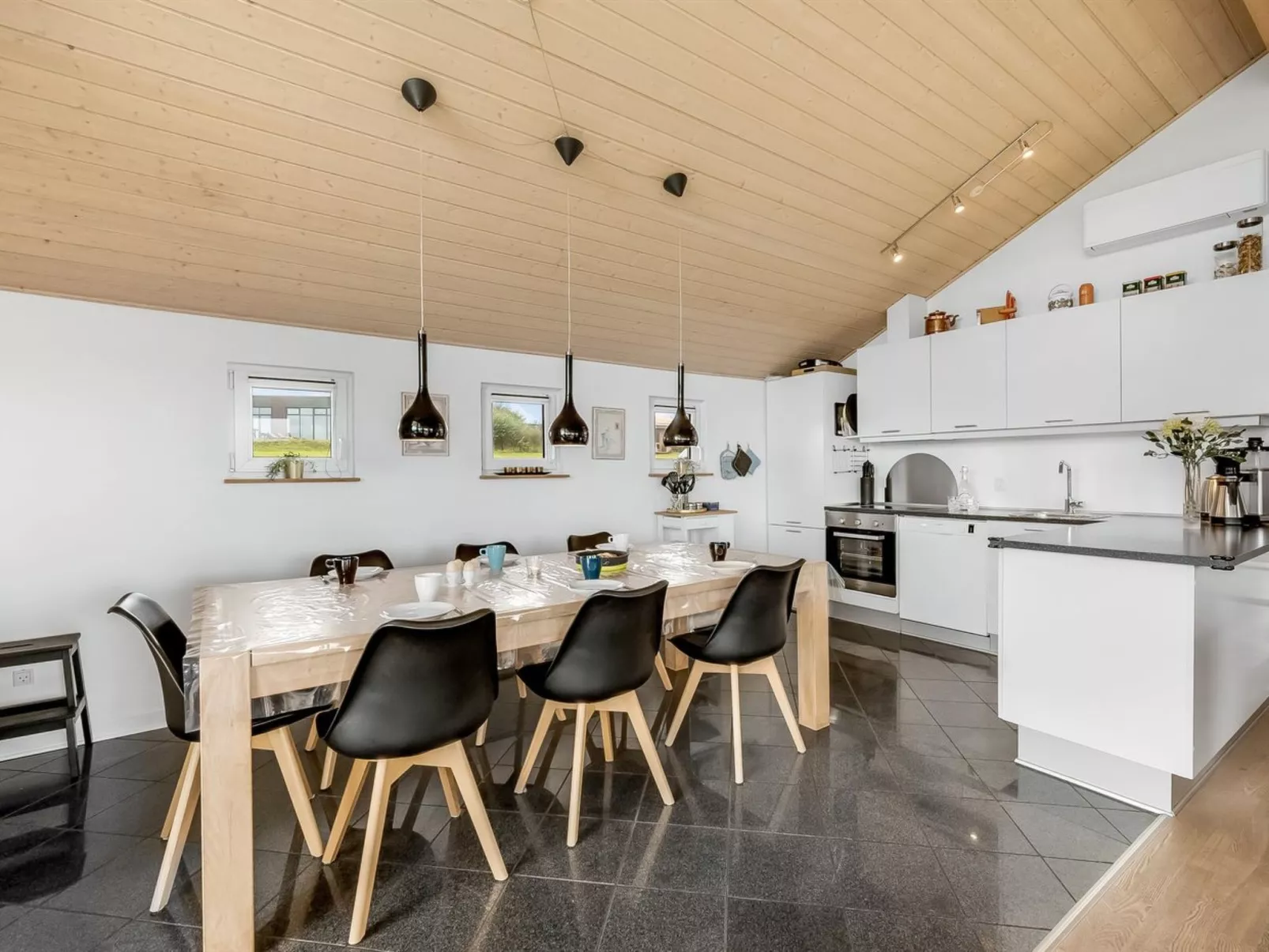 "Samuil" - 300m to the fjord-Dedans