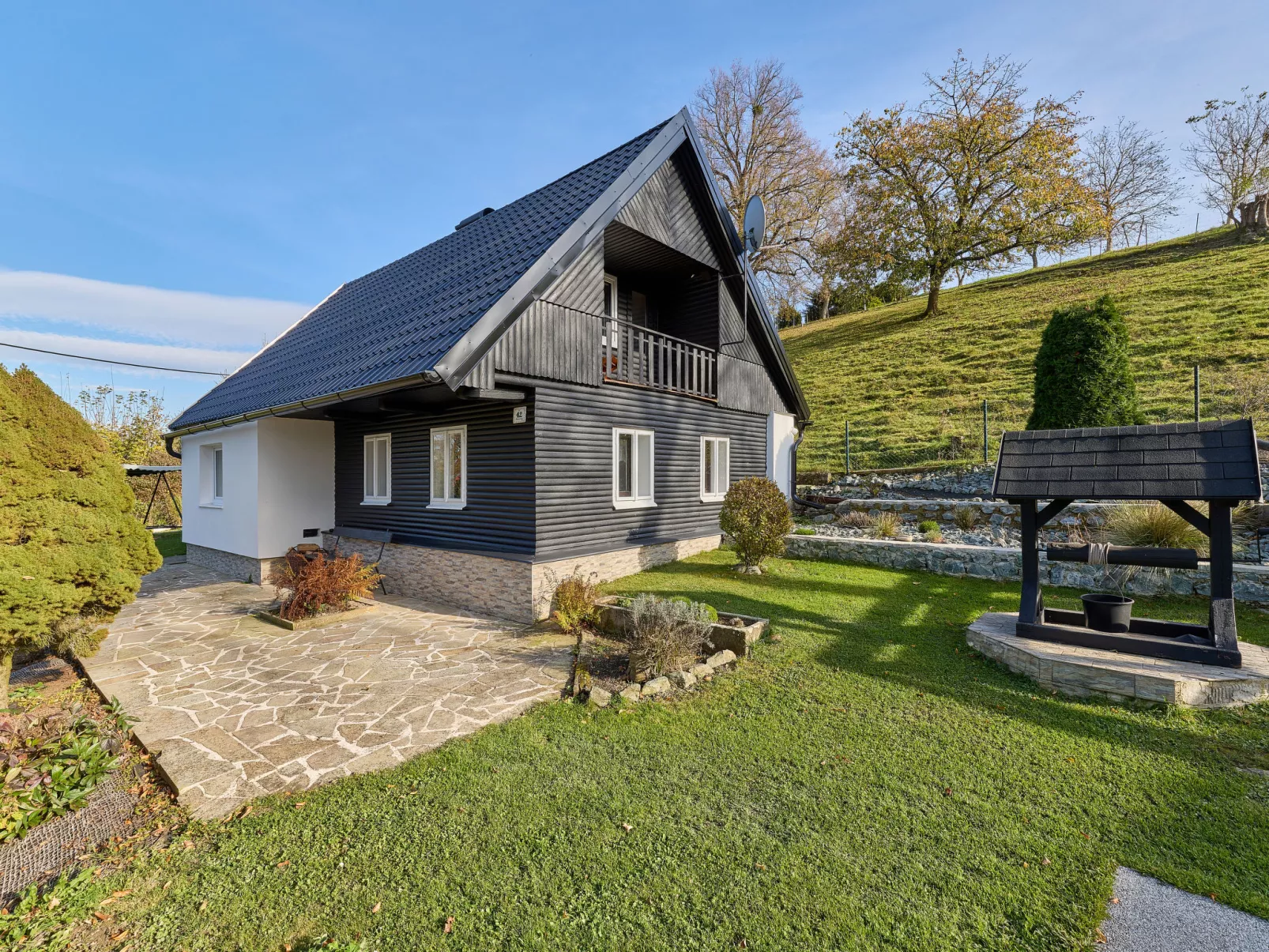 Leisure Lounge & Pool-Outside