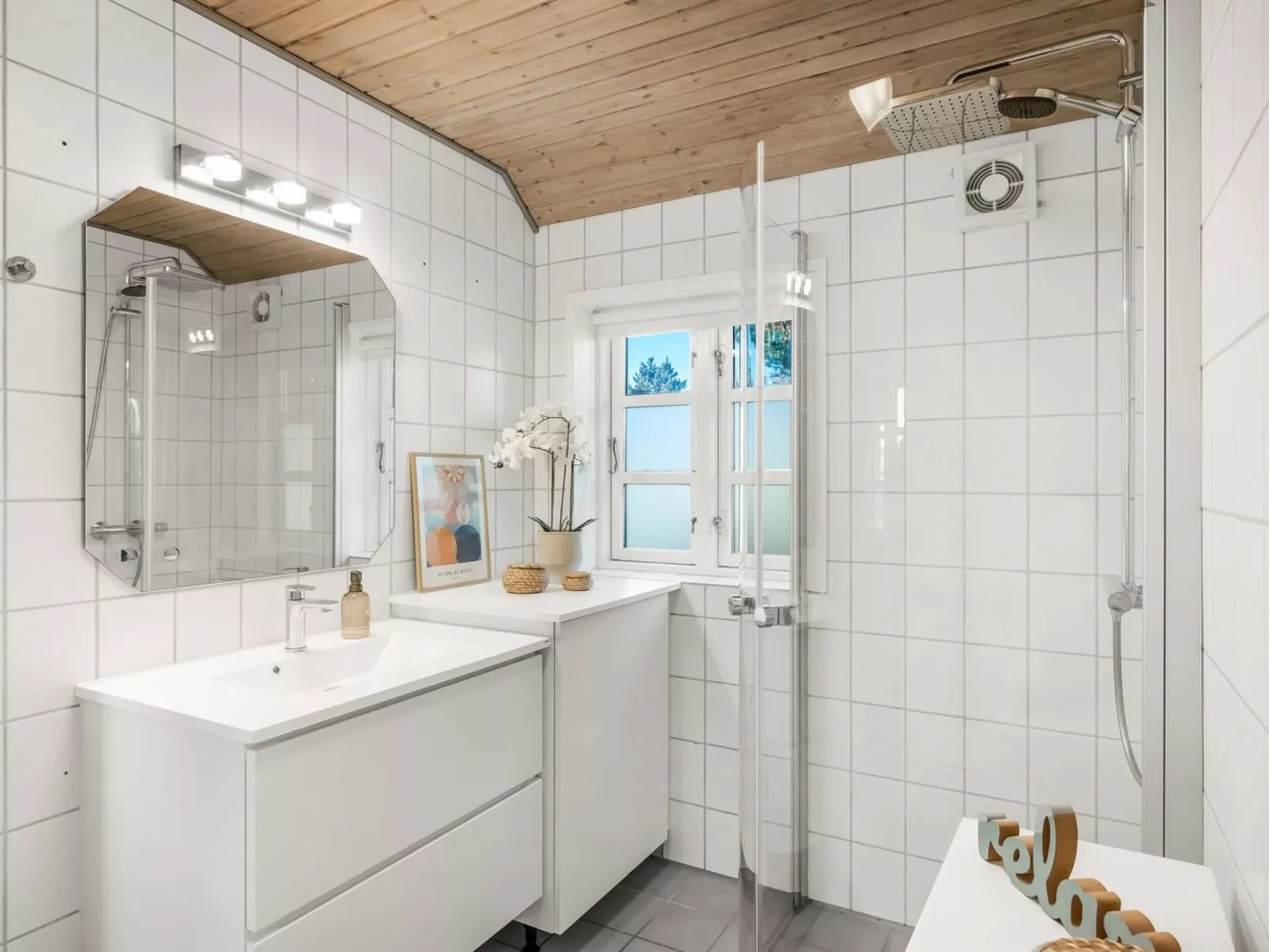 "Aila" - 1.4km from the sea-Drinnen