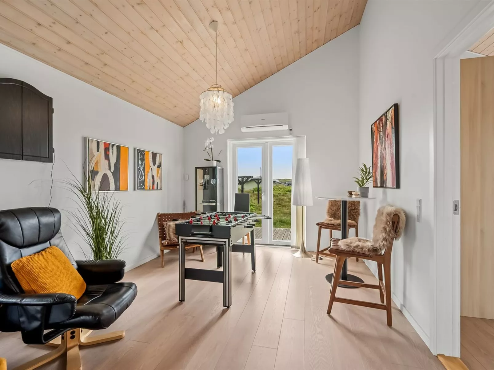 "Sibyll" -  from the sea-Drinnen