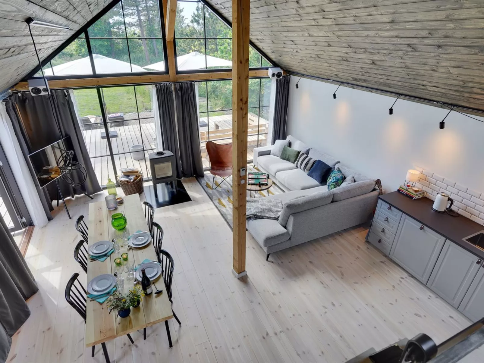 "Henrik" - 100m from the sea-Drinnen