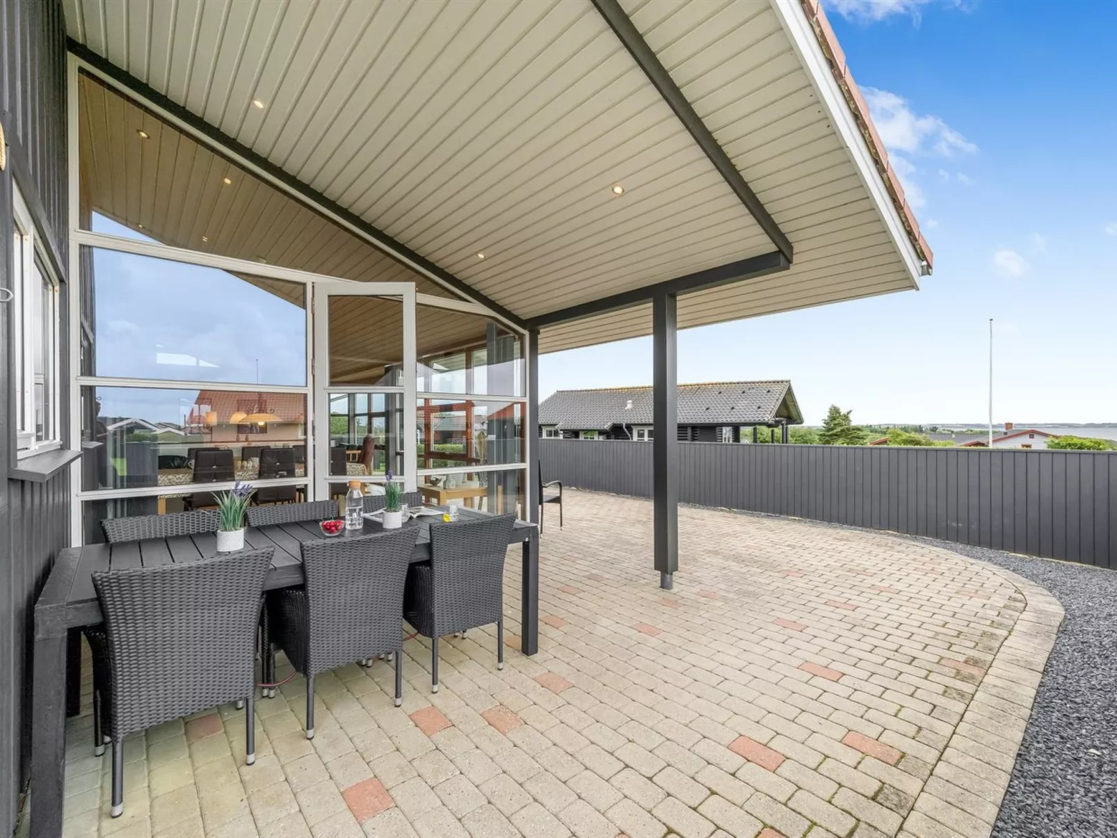 "Malila" - 400m to the fjord-Outside