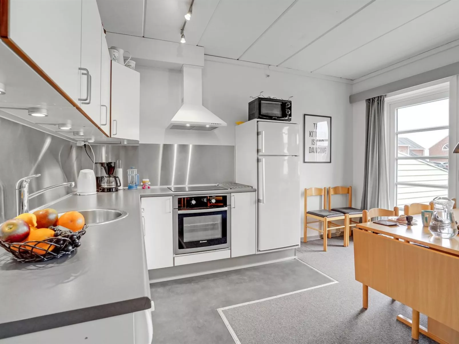 "Efraima" - 1.7km from the sea-Drinnen