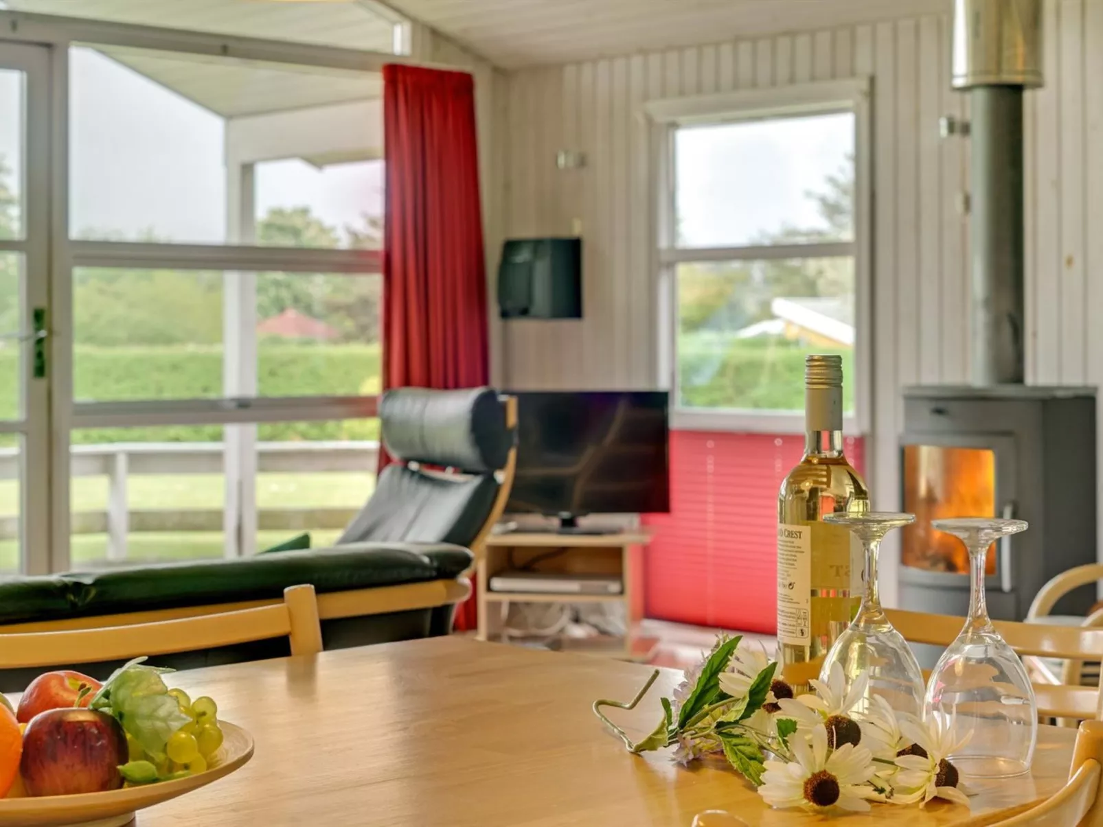 "Folke" - 250m from the sea-Drinnen