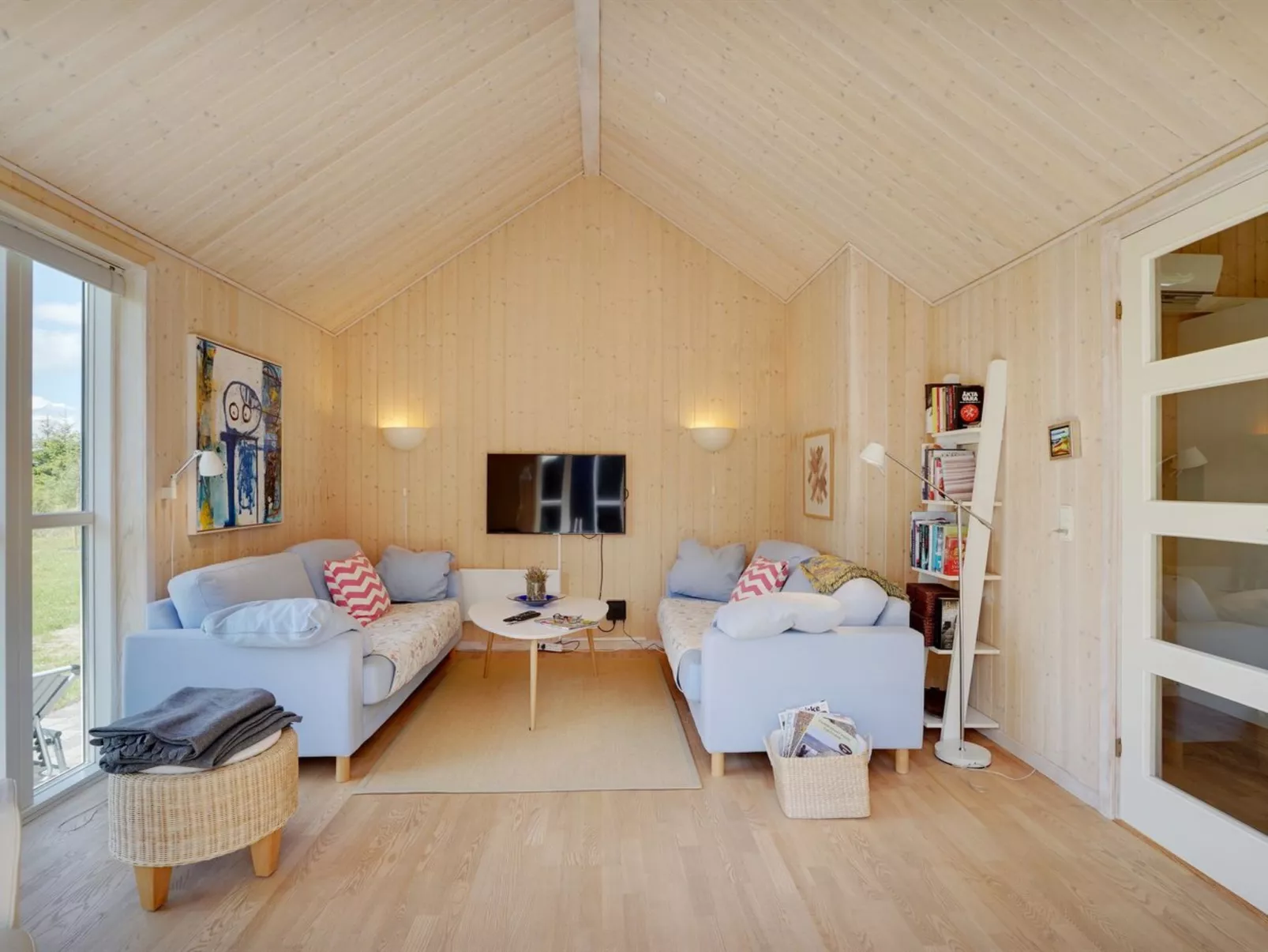 "Eireen" - 600m to the fjord-Inside