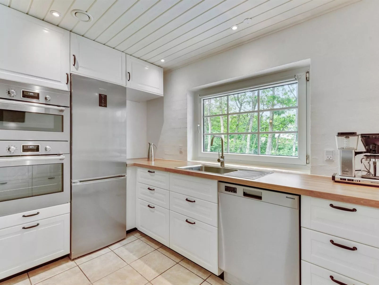 "Erla" - 2.3km from the sea-Inside