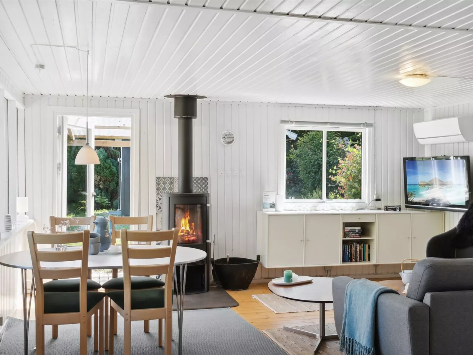 "Self" - 400m to the fjord-Inside