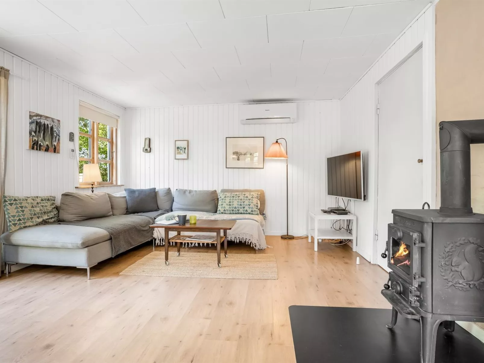 "Carly" - 100m from the sea-Drinnen