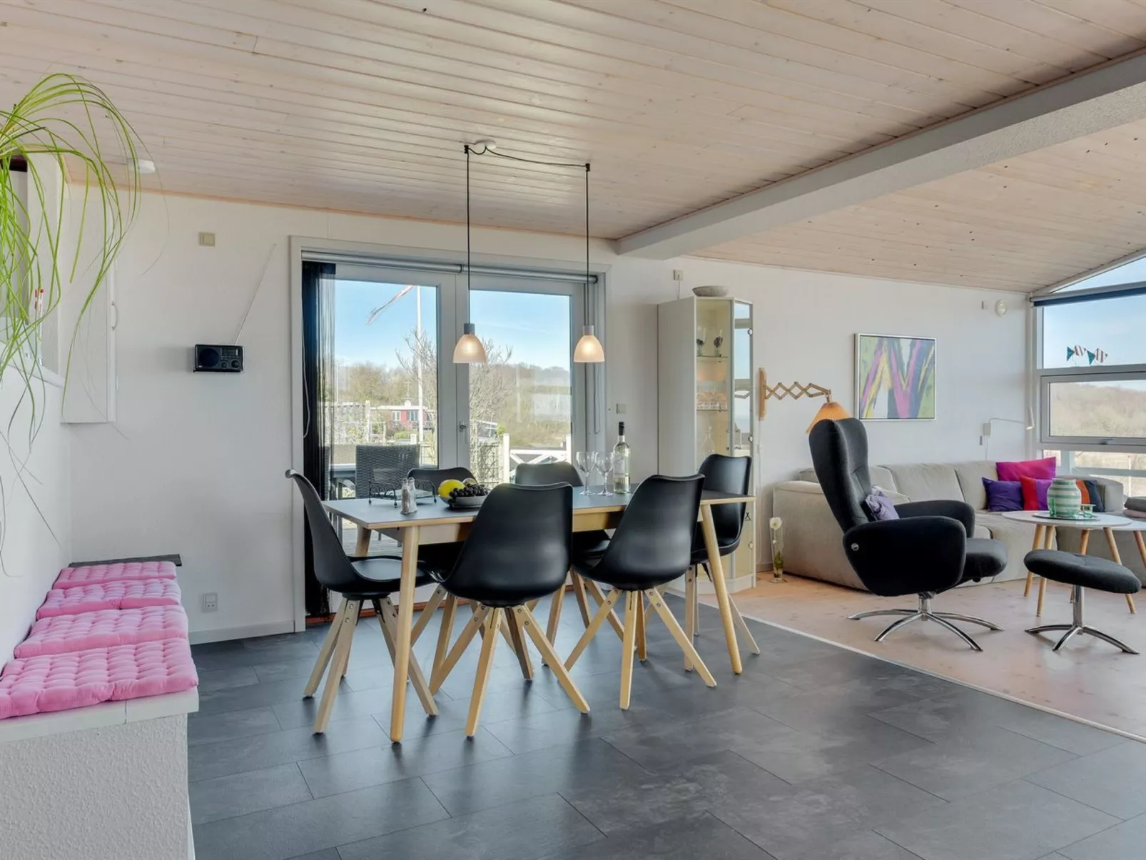 "Haraldina" - 350m to the fjord-Inside