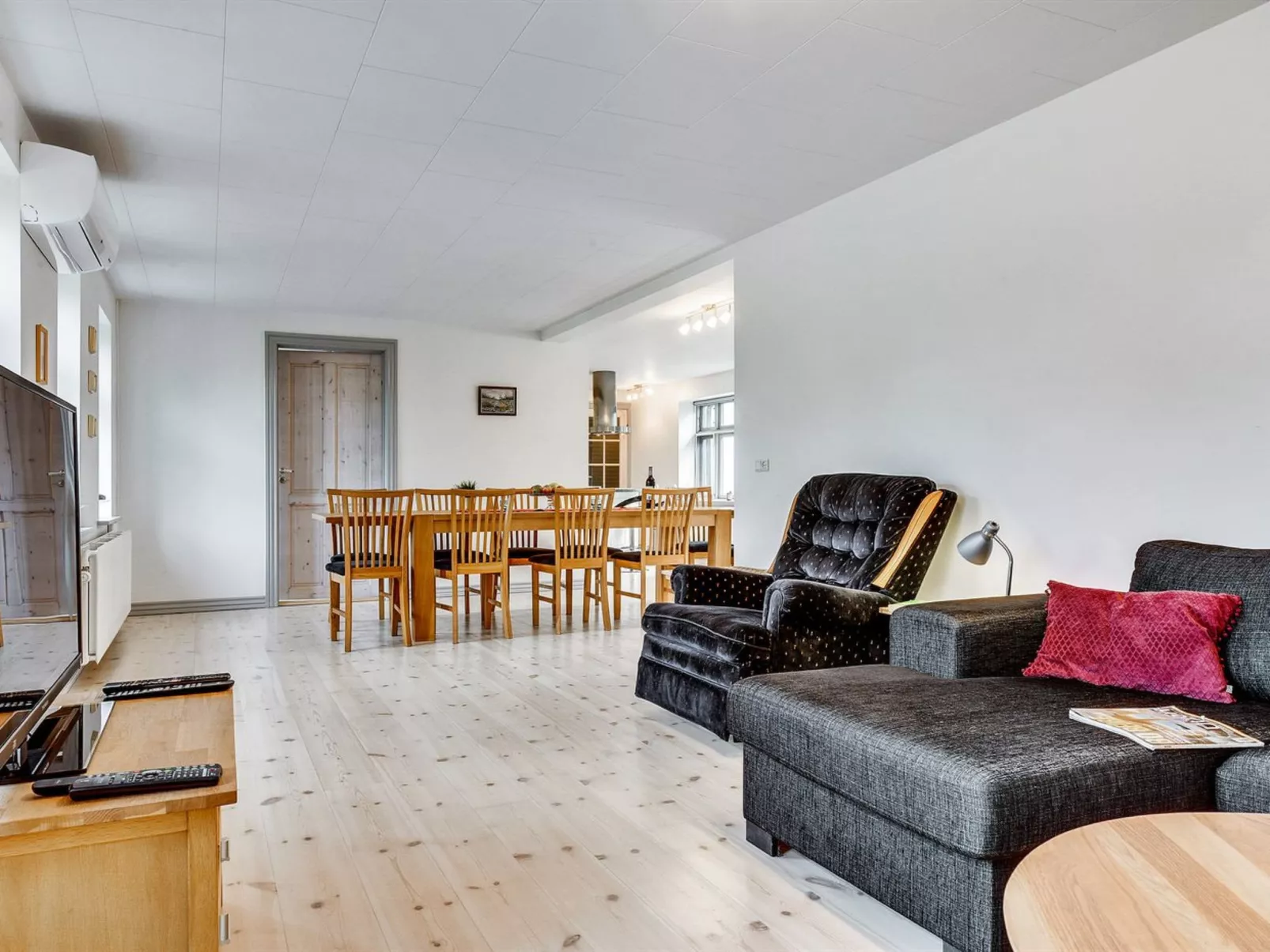 "Sophia" - 8km from the sea-Inside