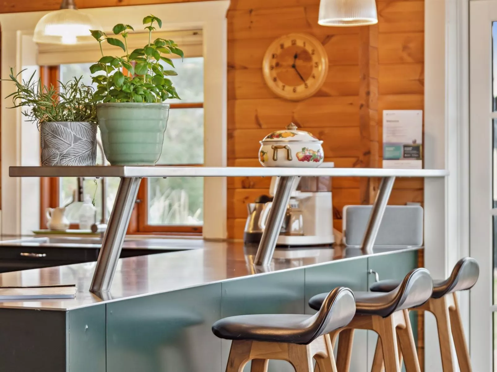 "Ginnie" - 300m from the sea-Inside