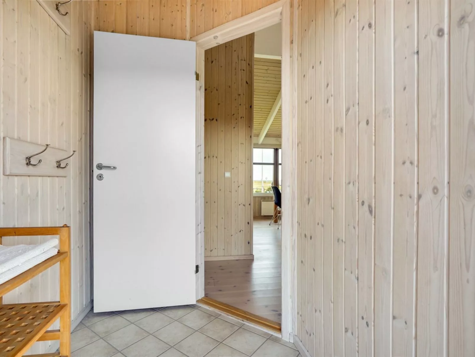 "Gyda" - 100m from the sea-Drinnen