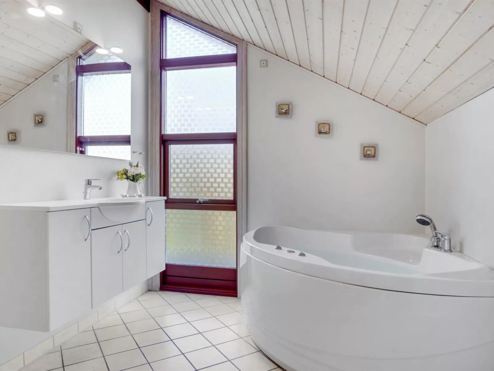 "Thurir" - 4km from the sea-Inside