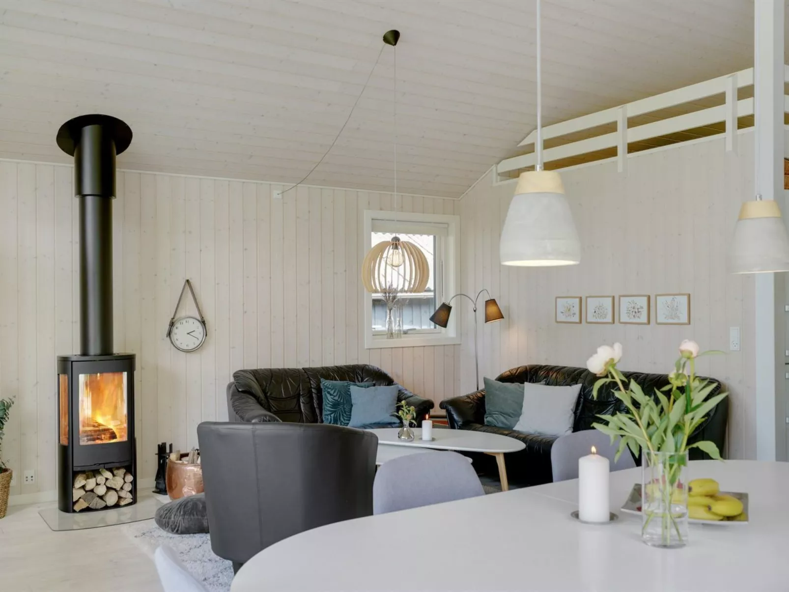 "Elevine" - 300m to the fjord-Dedans