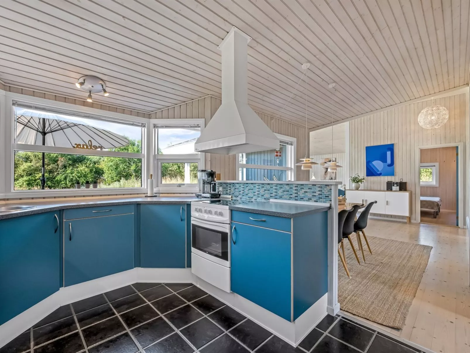 "Sviðandi" - 1.5km from the sea-Drinnen