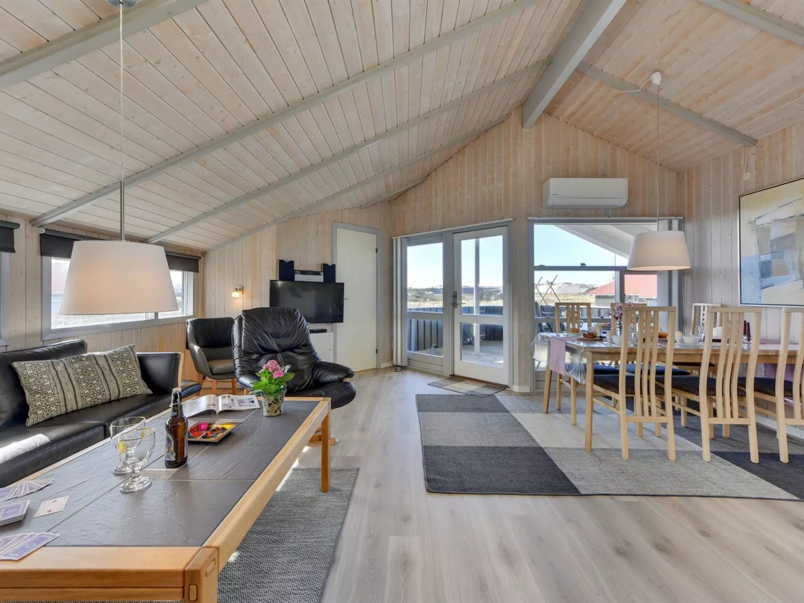 "Durita" - 600m to the fjord-Drinnen