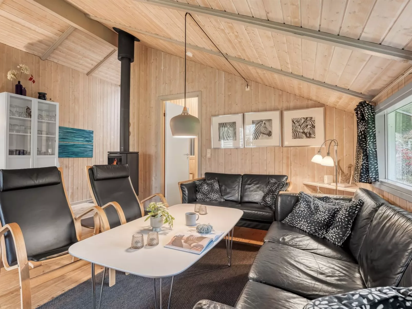 "Hithin" - 800m from the sea-Inside